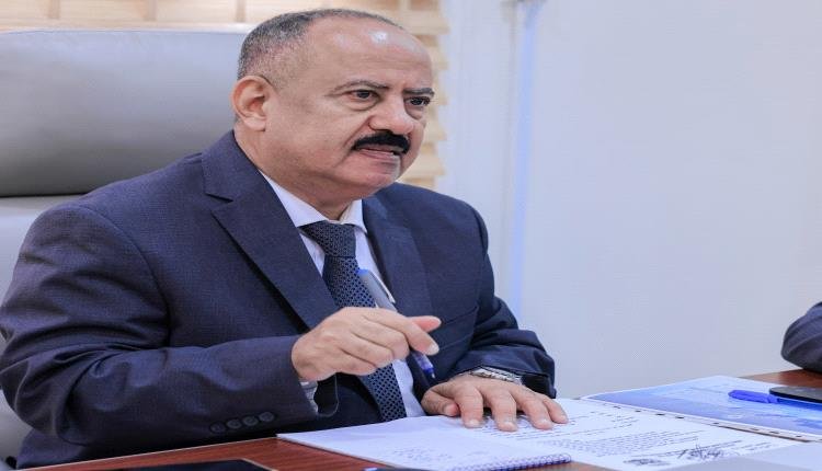 وزير النقل اليمني الأستاذ محسن حيدرة العمري داخل مطار عدن الدولي خلال زيارة رسمية